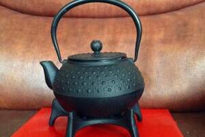 铁茶壶该如何开壶和养壶你必须知道铁茶壶煮茶的使用方法