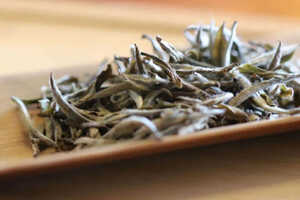 白茶属于绿茶还是什么茶（白茶是新茶好还是老茶好）