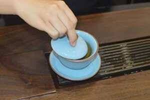 白瓷盖碗适合泡哪些茶，有什么优点