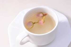 玫瑰花茶是温水泡还是开水泡（玫瑰花茶用开水泡还是温水泡）