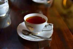 红茶加蜂蜜的功效与作用及禁忌（红茶加蜂蜜柠檬的功效与作用及禁忌）