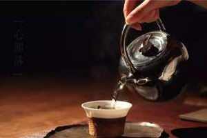 每位茶艺师都应有一把自己的专属银壶
