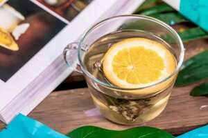 柠檬橙子冰糖茶叶的功效与作用（柠檬橙子红茶冰糖的功效）