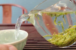 中国名茶中采用茶果间作种植方式的是什么