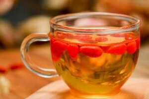 红茶枸杞子泡茶的功效与副作用（绿茶枸杞子泡茶的功效与副作用）