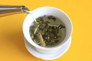 绿茶生姜泡水禁忌（绿茶和生姜片一起泡水喝的功效）
