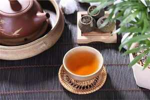 乾隆的瓷茶壶（乾隆年制瓷茶壶图片价格）