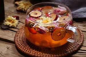 玫瑰花泡水喝的功效与作用红茶