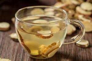 黄芪和绿茶能一起泡水喝吗（黄芪能与绿茶一起泡水吗）