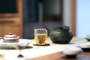 茶在手中是风景，茶在口中是人生