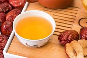 红茶与红枣泡水的功效与副作用（红茶红枣枸杞泡水功效）