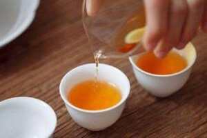 秋冬为什么喝红茶好（秋冬喝红茶还是绿茶好）