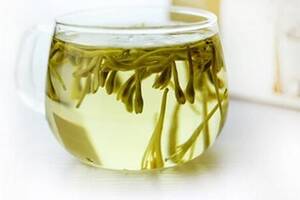 金银花茶泡水喝的功效与作用金银花茶泡水喝的禁忌