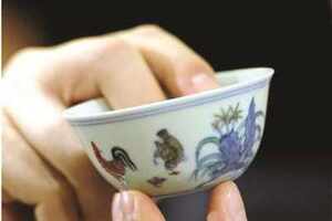 “斗彩鸡缸杯”茶具成名于哪个年代明成化斗彩鸡缸杯价格