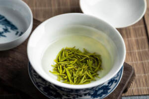 红茶与绿茶的功效与作用及食用方法