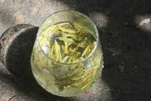 西湖龙井是什么形状的绿茶