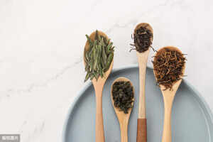 绿茶与红茶哪个更健康（绿茶和红茶功效区别）