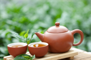 炎炎夏日喝什么茶好，夏天喝绿茶还是红茶好？