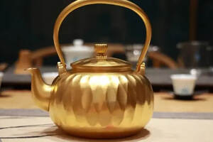 不同茶器大揭秘|用纯金壶煮水泡茶，到底尊贵在哪里？