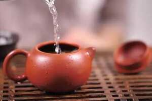 茶叶水煮紫砂壶的作用是什么（用茶叶水煮紫砂壶好吗）