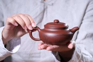 紫砂壶用久了不用放茶叶吗（新的紫砂壶放久了不用）