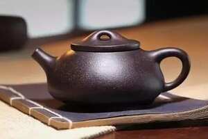 紫砂壶和黑金砂壶哪个泡茶好（紫砂壶和黑砂壶哪个好?）