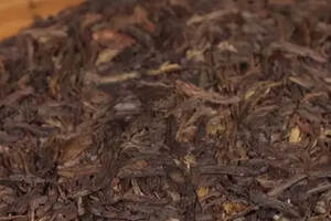 如何快速鉴别普洱茶的中期茶和老茶？