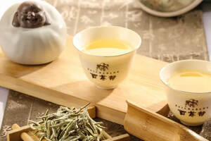 百茶邦告诉你煮老白茶为什么不能直接用冷水煮干茶