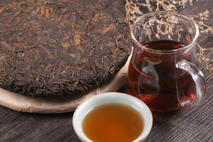 泡普洱茶时，如何正确的“撬茶”？
