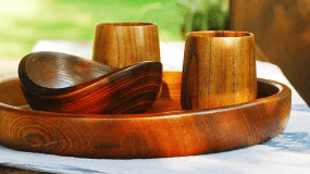 竹木茶具的特点是（竹木茶具的特点是质地透明光泽夺目但易破碎易烫手）
