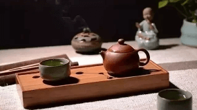 深栗色茶汤