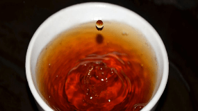 茶喝起来有点酸是不是变质了？还能喝吗？