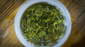 压的扁扁的绿茶是什么茶叶