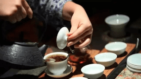 潮州人的饮茶礼俗 客来敬茶，以茶示礼