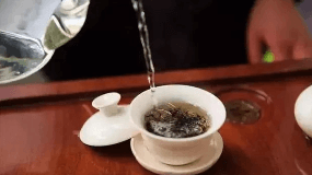 茶汤表面的泡沫及功效（茶汤表面的泡沫是什么）