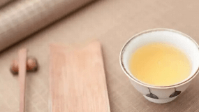 中国名茶汤色是黄的吗