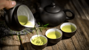 绿茶可以一直在水里泡着吗