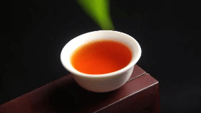 做壶人喝宜兴红茶