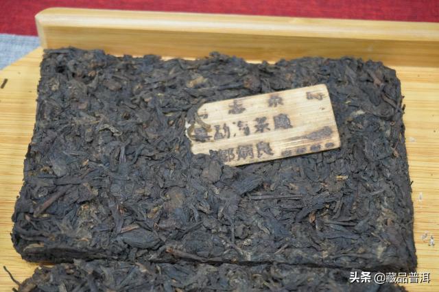 2006年老同志竹片熟砖，原勐海茶厂厂长邹炳良监制，熟茶的标杆茶