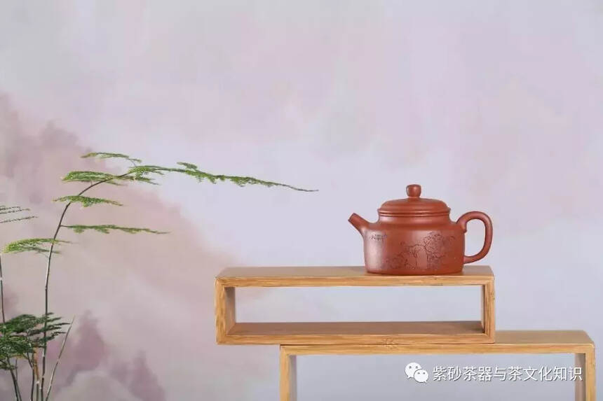 为何泡茶能让紫砂壶愈发润泽？一涩一润之转换，玩壶之意跃然