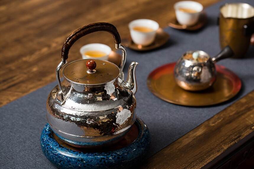 爱茶人须知：紫砂、银壶，玻璃壶怎么挑，哪款最适合你