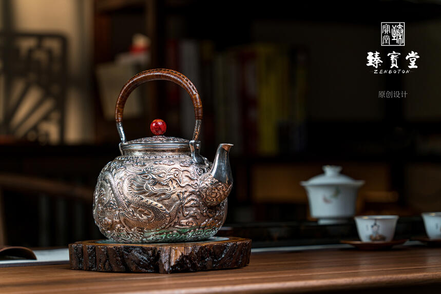 富丽奢美的茶壶，和清新雅致的茶壶，你更喜欢哪款？