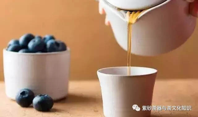 时节白露：茶也分热性和寒性，喝对茶更养人！