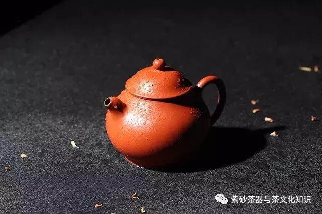 工夫茶为什么要选择紫砂小圆壶呢？