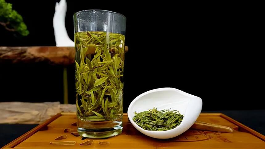 绿茶：“我最忌讳”的就是先放茶叶再倒水！牢记正确泡茶法