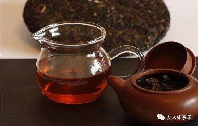 用紫砂壶泡“绿茶”，茶水变成了棕色，是不是泥料不对？