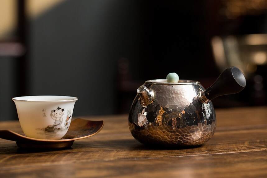 爱茶人须知：紫砂、银壶，玻璃壶怎么挑，哪款最适合你