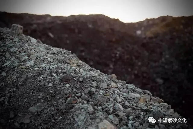 你知道真正的原矿紫砂泥料，是如何炼制的吗？