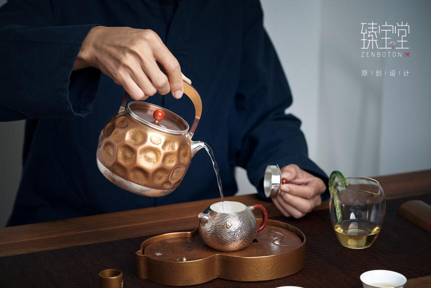 选一件雅致茶器，为茶席添一分格调