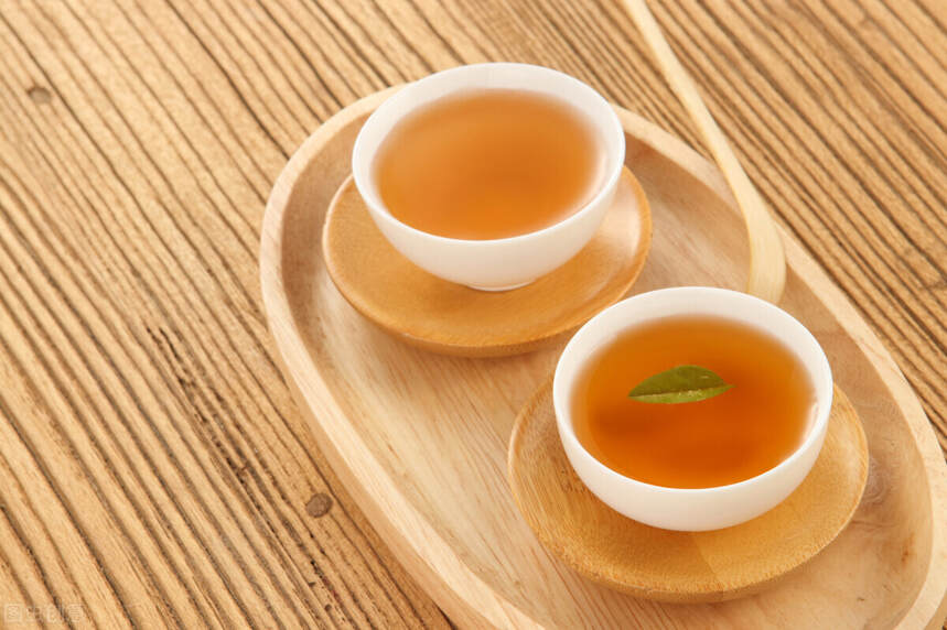 谁说喝茶只能是老一辈的传统？